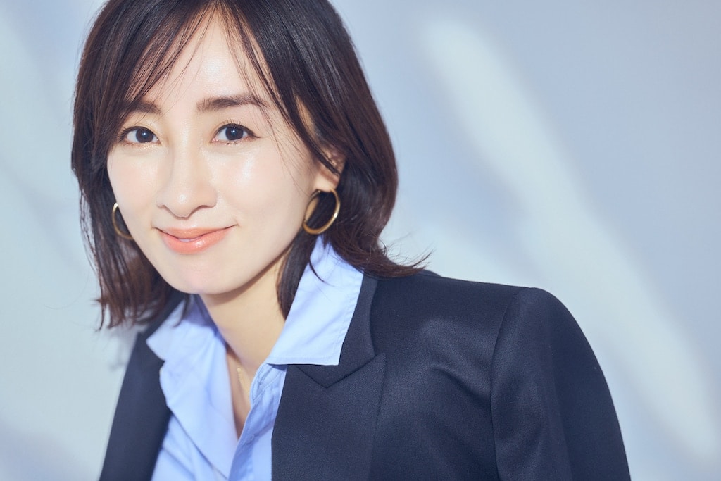 フリーアナウンサー西尾由佳理が体現する「言葉の重み」— 変化するテレビ界と彼女が愛され続ける本当の理由