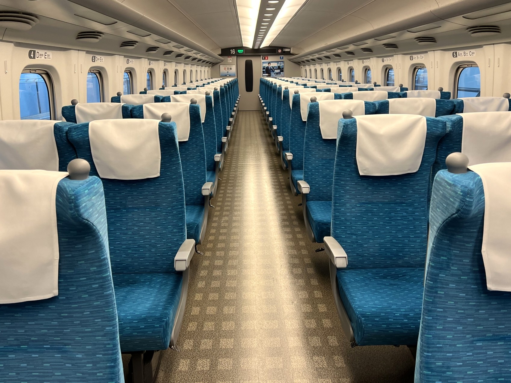 新幹線が暑いのはなぜ？車内冷房の仕組みと涼しい座席選び【2026】