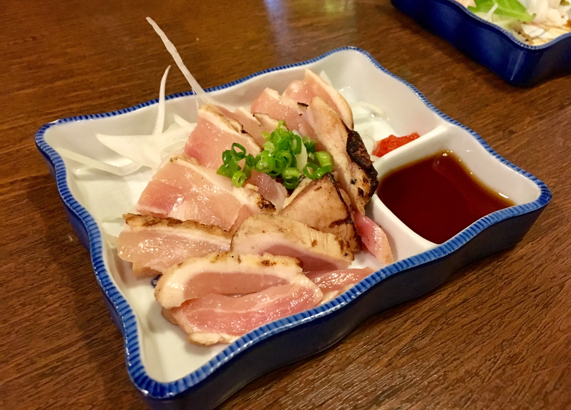 地鶏のたたきはなぜ安全？食中毒の真相と本場南九州の独自基準を検証