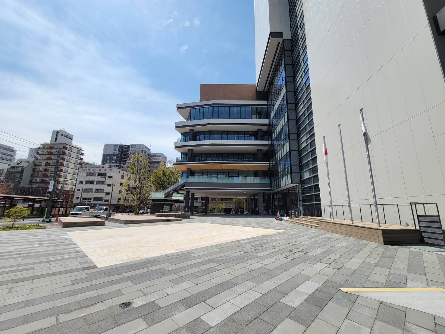 ガラス張りの19階から描く未来——長崎市役所「新庁舎3年目」が変えた市民生活と街の景観