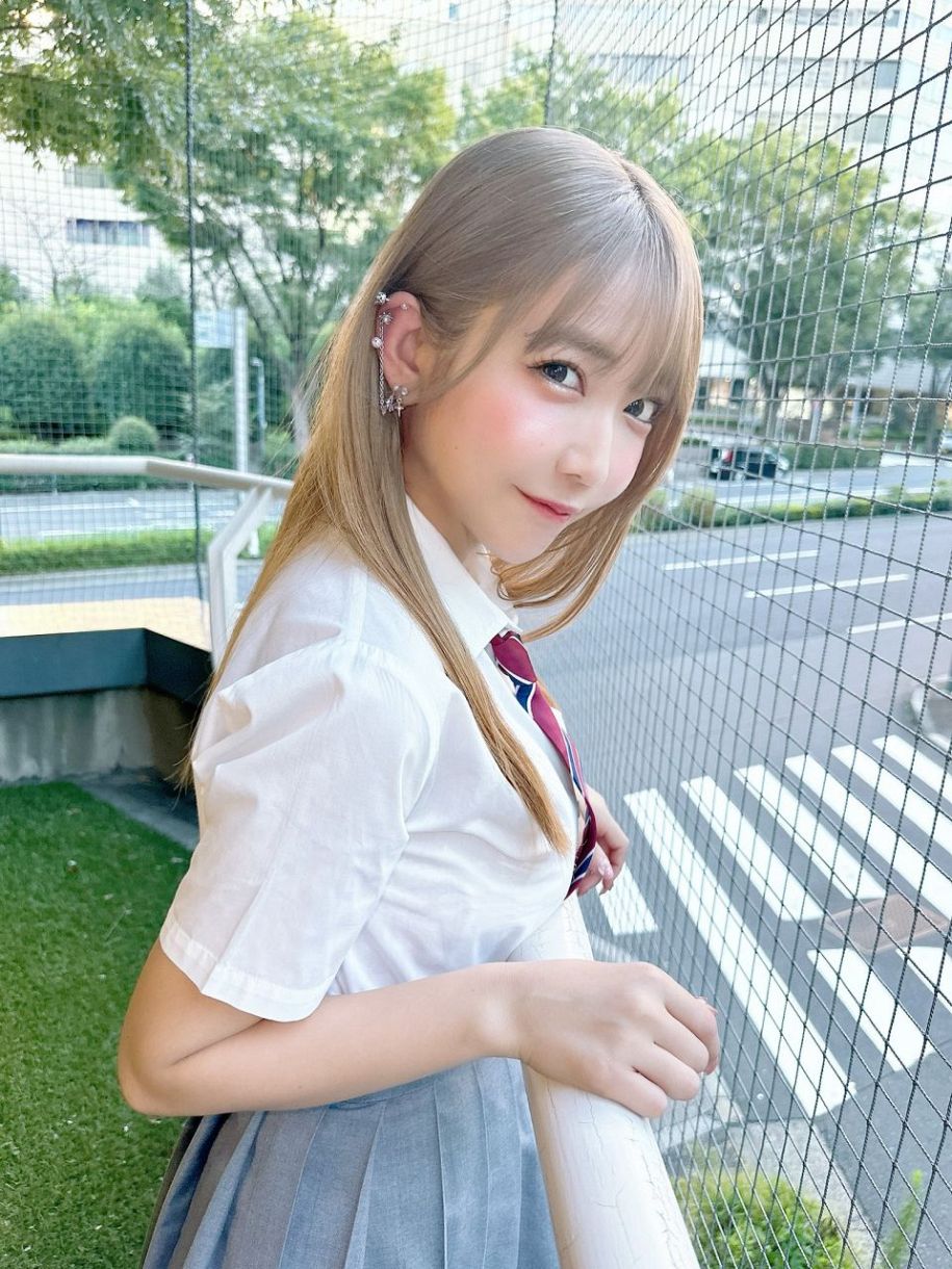 天羽希純の画像がSnsで反響を呼ぶ理由！休止の真相と現在の進化