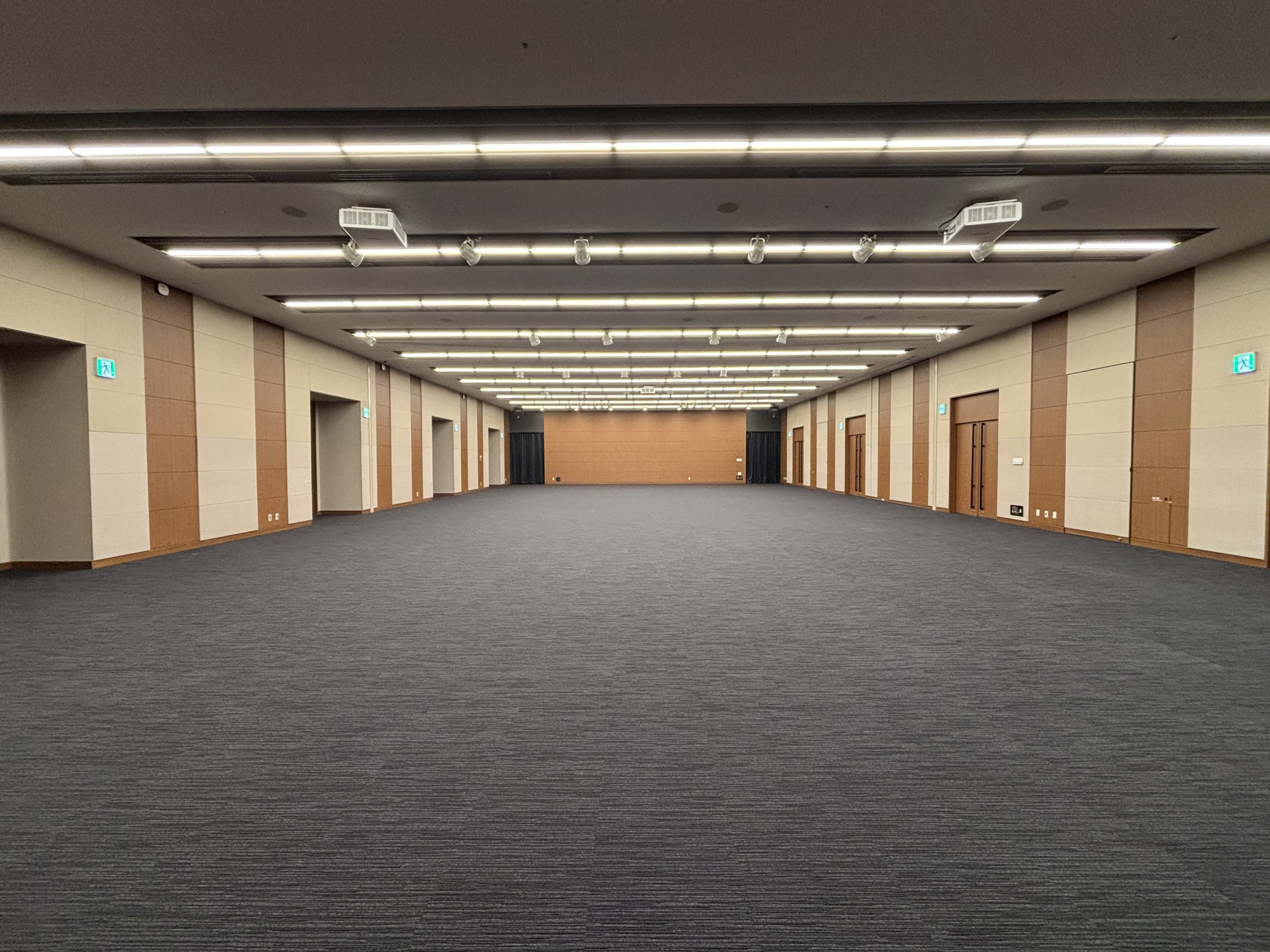 大崎ブライトコアホールの評判と真価｜2026年最新の料金・キャパ解説