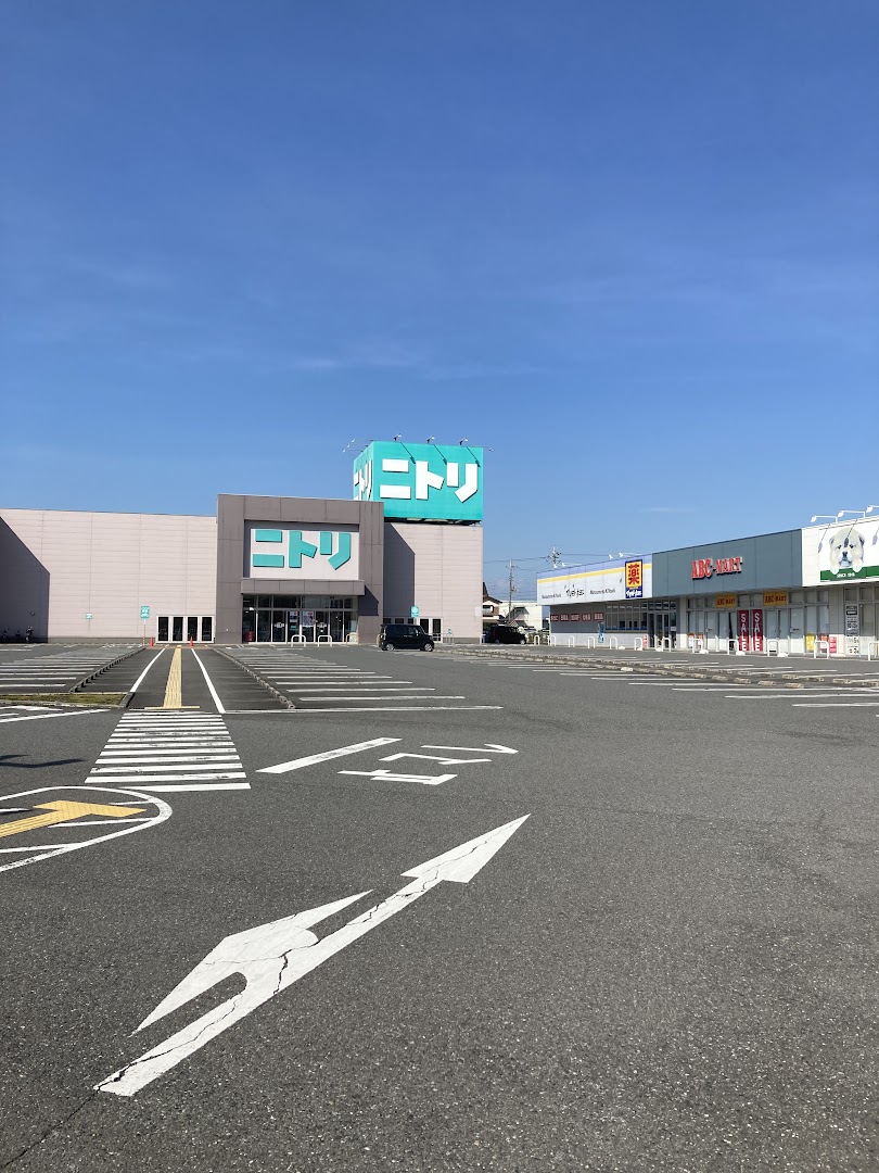 ニトリ川越店の混雑・駐車場攻略！セールや家具引き取りの真実
