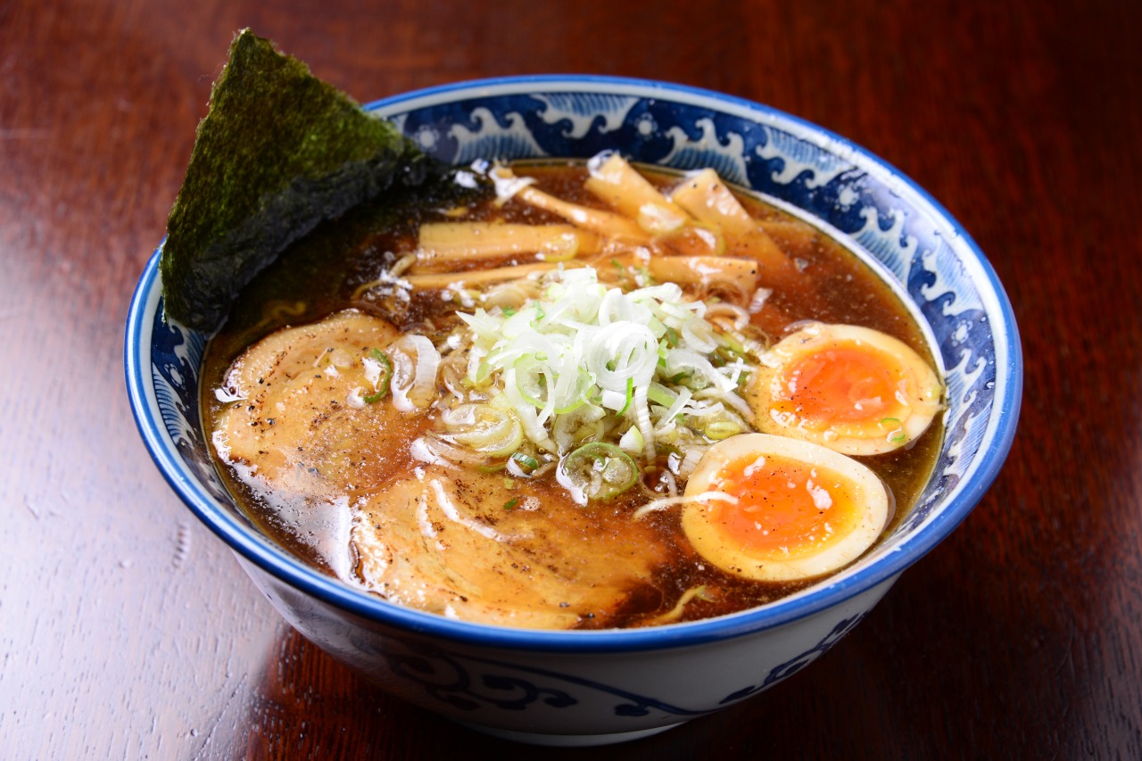 飛騨高山が誇る漆黒スープの奇跡！麺屋しらかわ並ばず楽しむ術