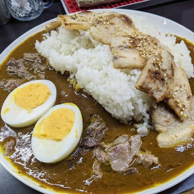 限界突破のワンコイン級？大久保「牛 すじ カレー 小さな カレー 家」に令和の行列が絶えない本当の理由