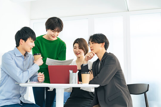 センスで差がつく！Lineグループ名を爆笑ネタに変える命名テク