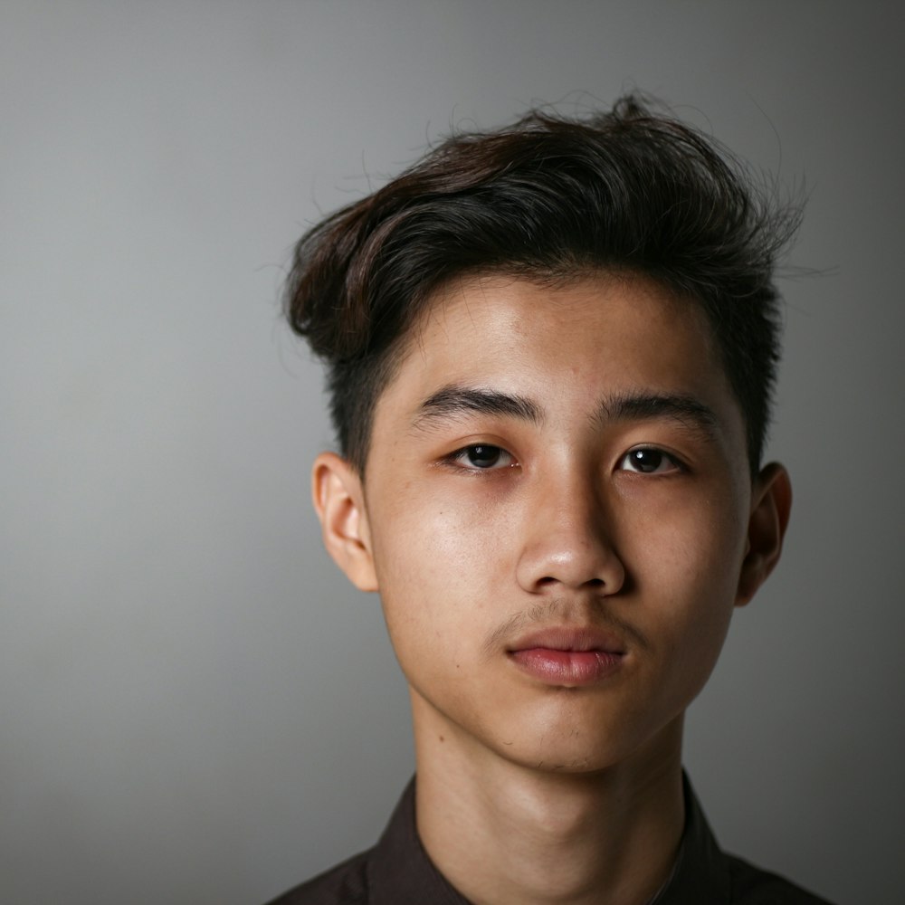 【2026年】男性の顔写真フリー素材まとめ！商用利用・年代別で徹底比較