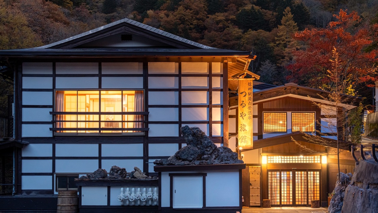 白骨温泉つるや旅館の現在は？閉館の真相と口コミ・名湯の今を追う