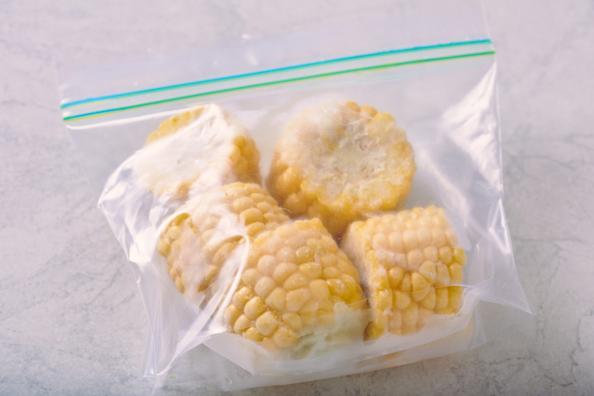 農家直伝の裏ワザ！とうもろこしが2週間シャキシャキ甘いままの究極保存術【2026年最新版】