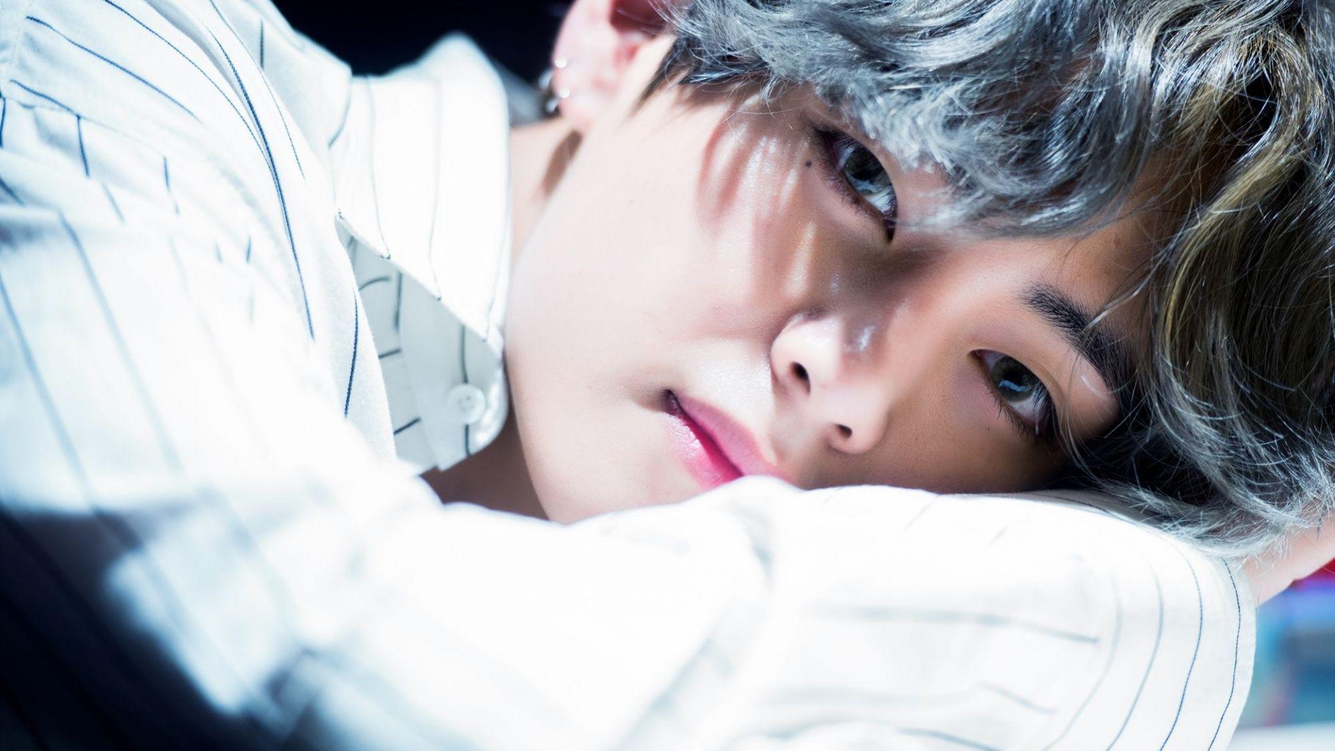 Bts Tae Leaning on a Wall