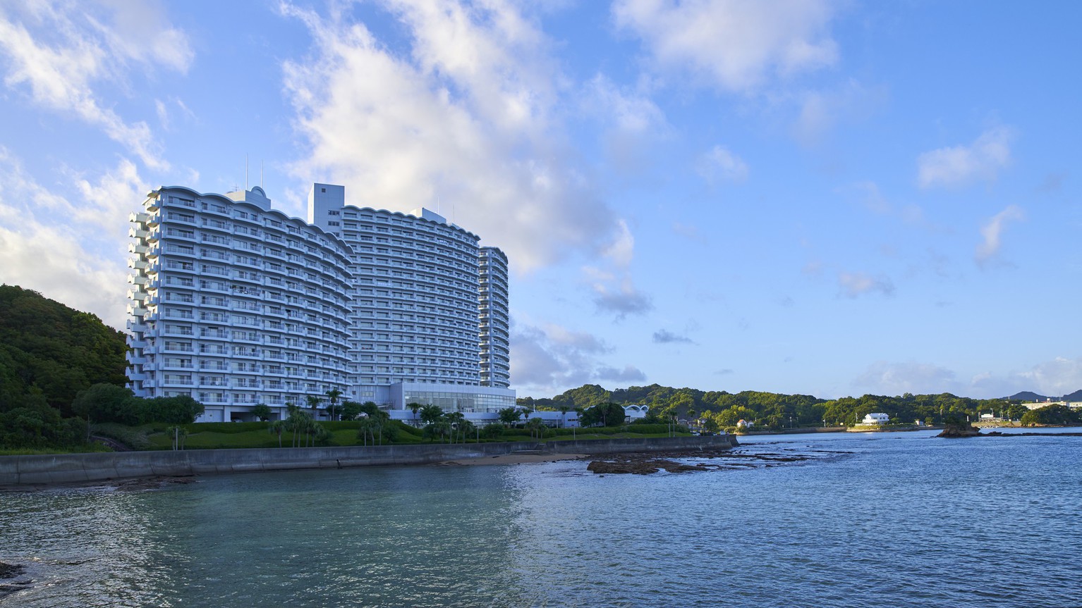 ホテルハーヴェスト南紀田辺の口コミ検証！絶景客室とバイキングの真価