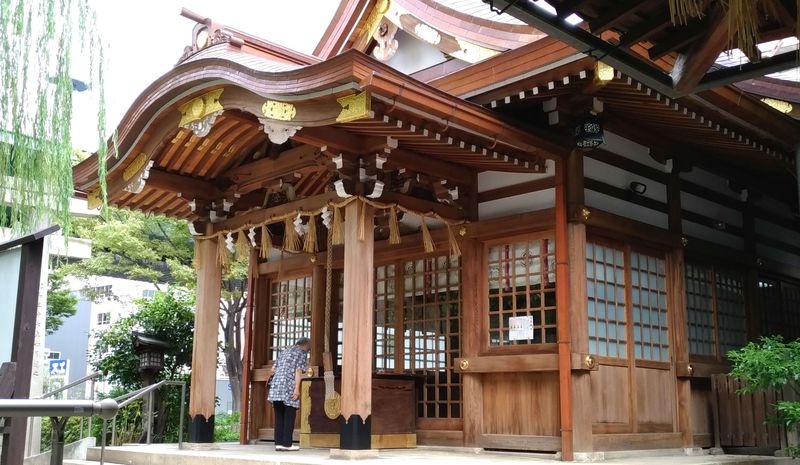 2026年最新取材：ビル群の谷間に潜む「白龍神社」の奇跡——なぜ今、最強の金運パワーに人が殺到するのか