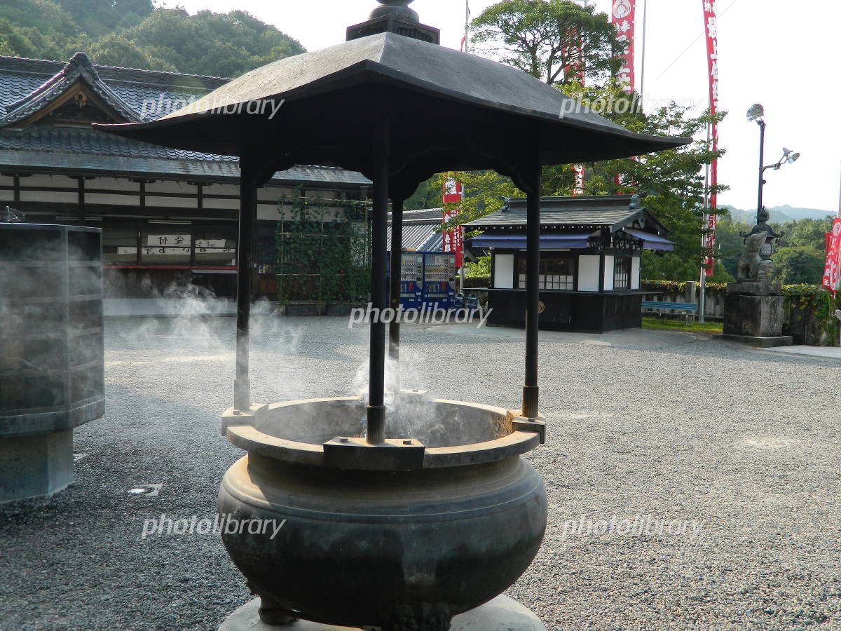 お寺の煙を浴びる意味とは？常香炉の真相とご利益を高める参拝作法