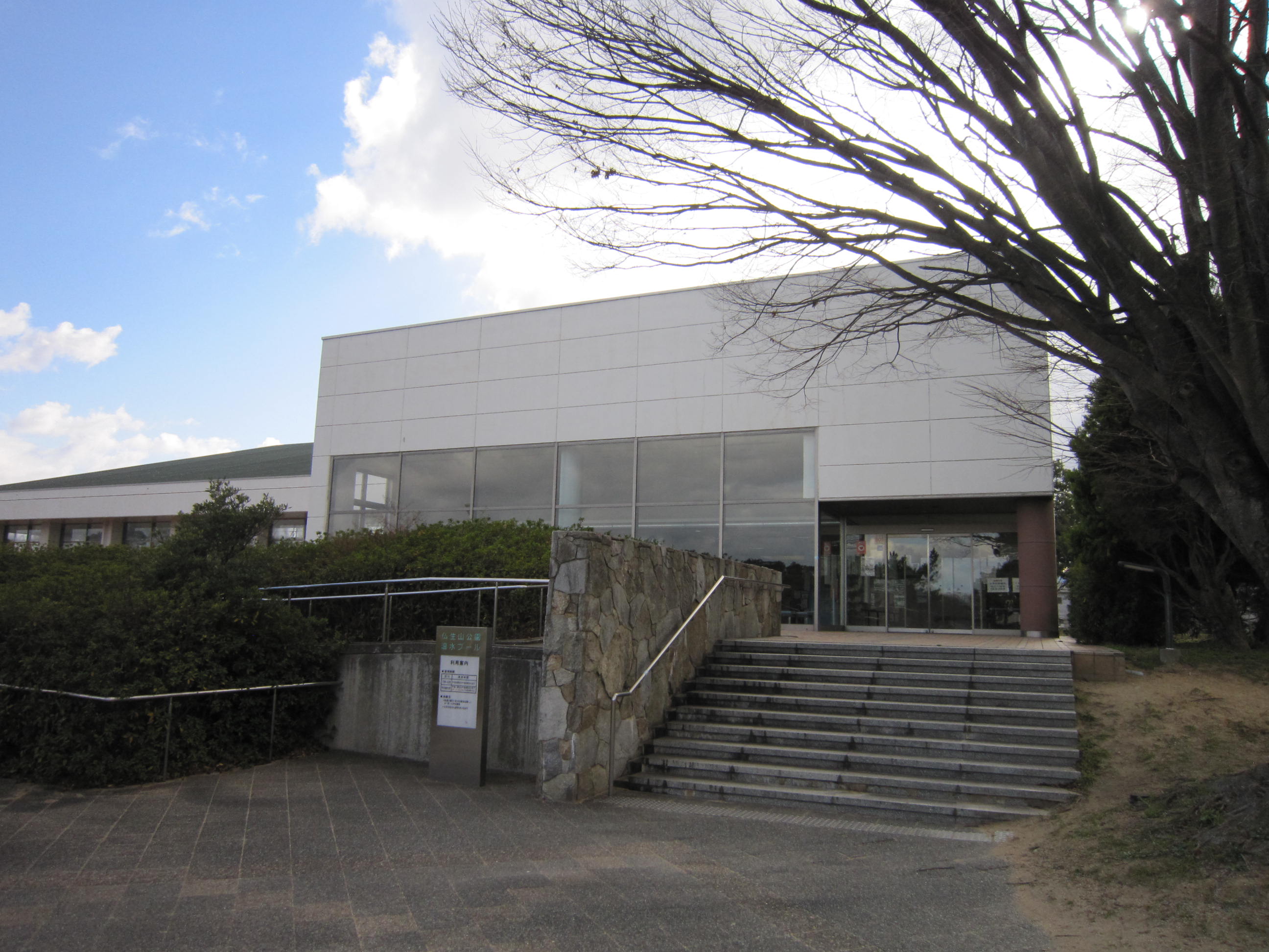 仏生山公園温水プールの料金・混雑・持ち込みルールを徹底解説
