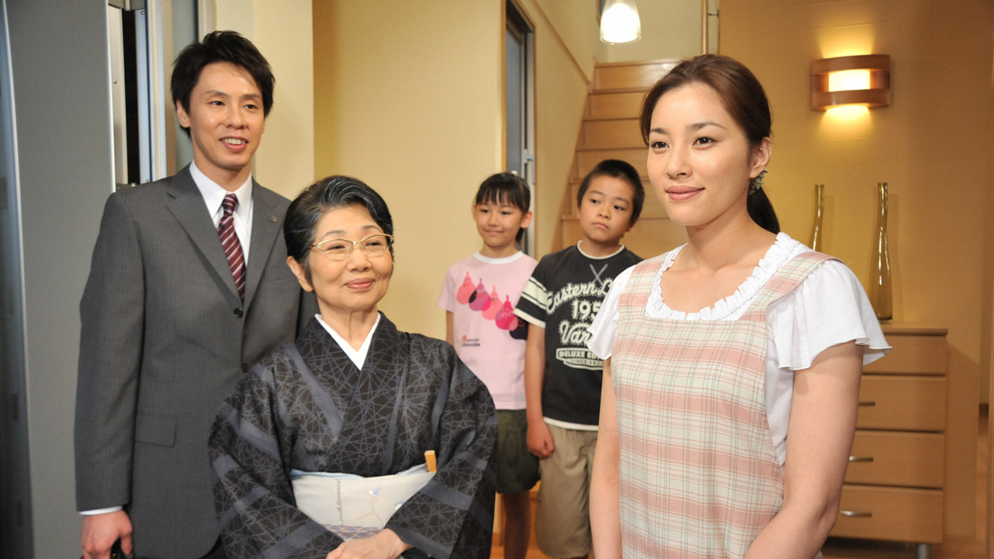 なぜ隣の芝生は青く見えるのか？他人が羨ましくなる心理の真相を徹底解説