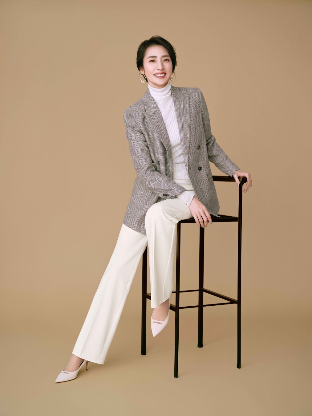 天海祐希の洗練ファッション！スーツから私服ブランドまで徹底解剖