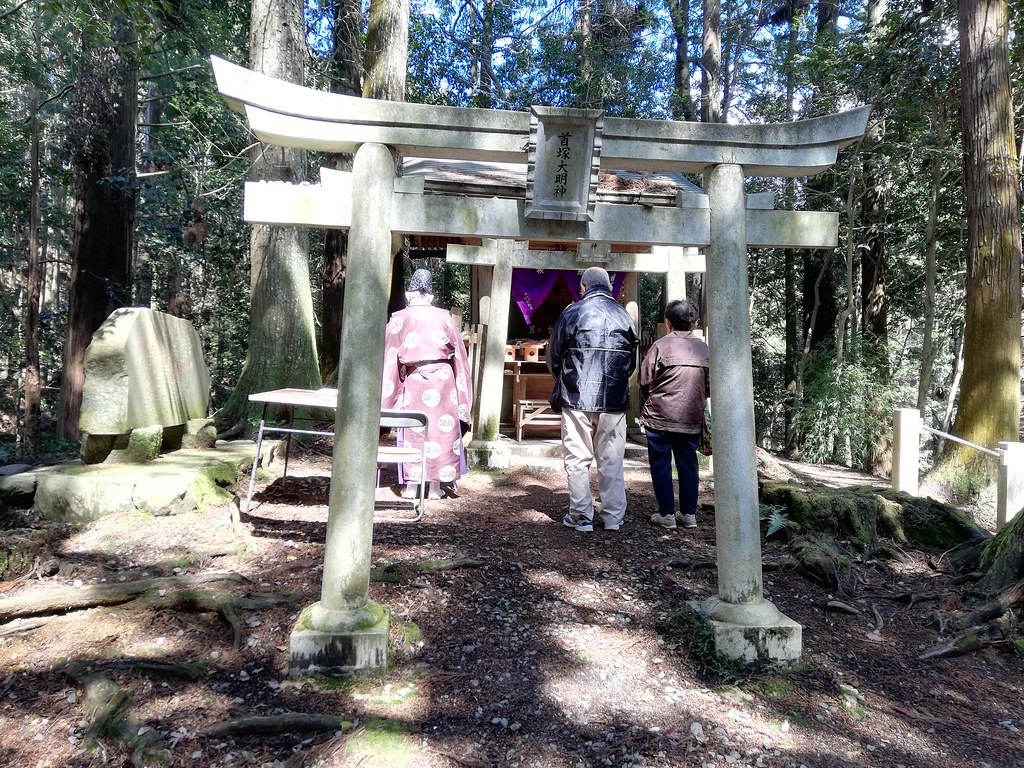 首塚大明神の祟りと酒呑童子伝説の真相｜老ノ坂峠の現場を徹底検証
