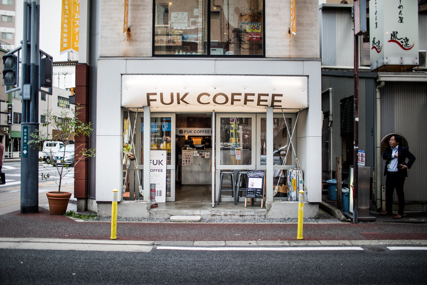 なぜFuk Coffeeに熱狂？空港カフェの魅力と絶品プリンの全貌