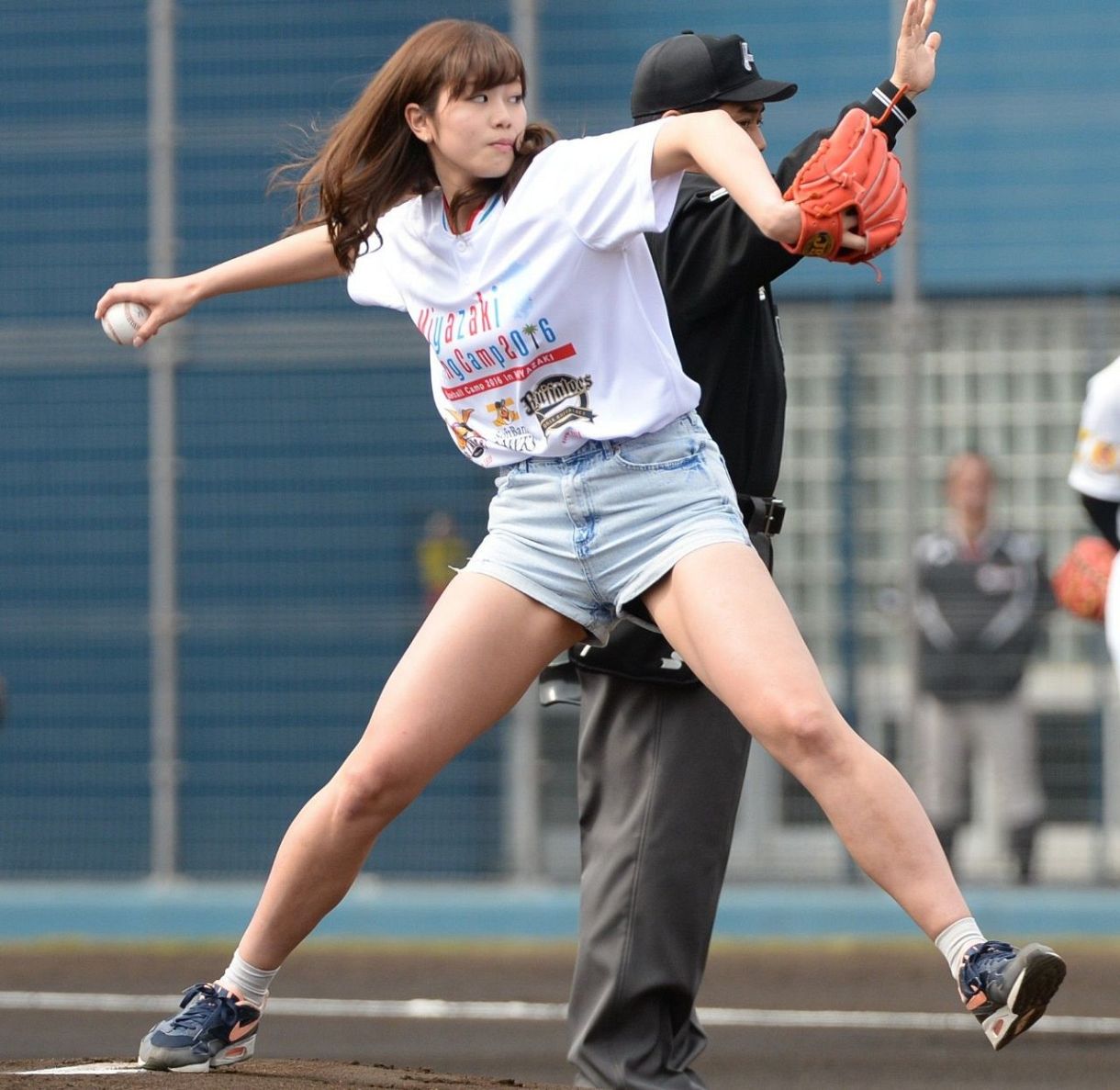 稲村亜美のスタイル維持の真相｜30歳現在の神ボディと美脚の秘密