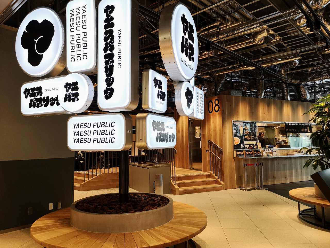 東京駅フードコート完全攻略2026！改札内外の安い穴場と混雑回避術