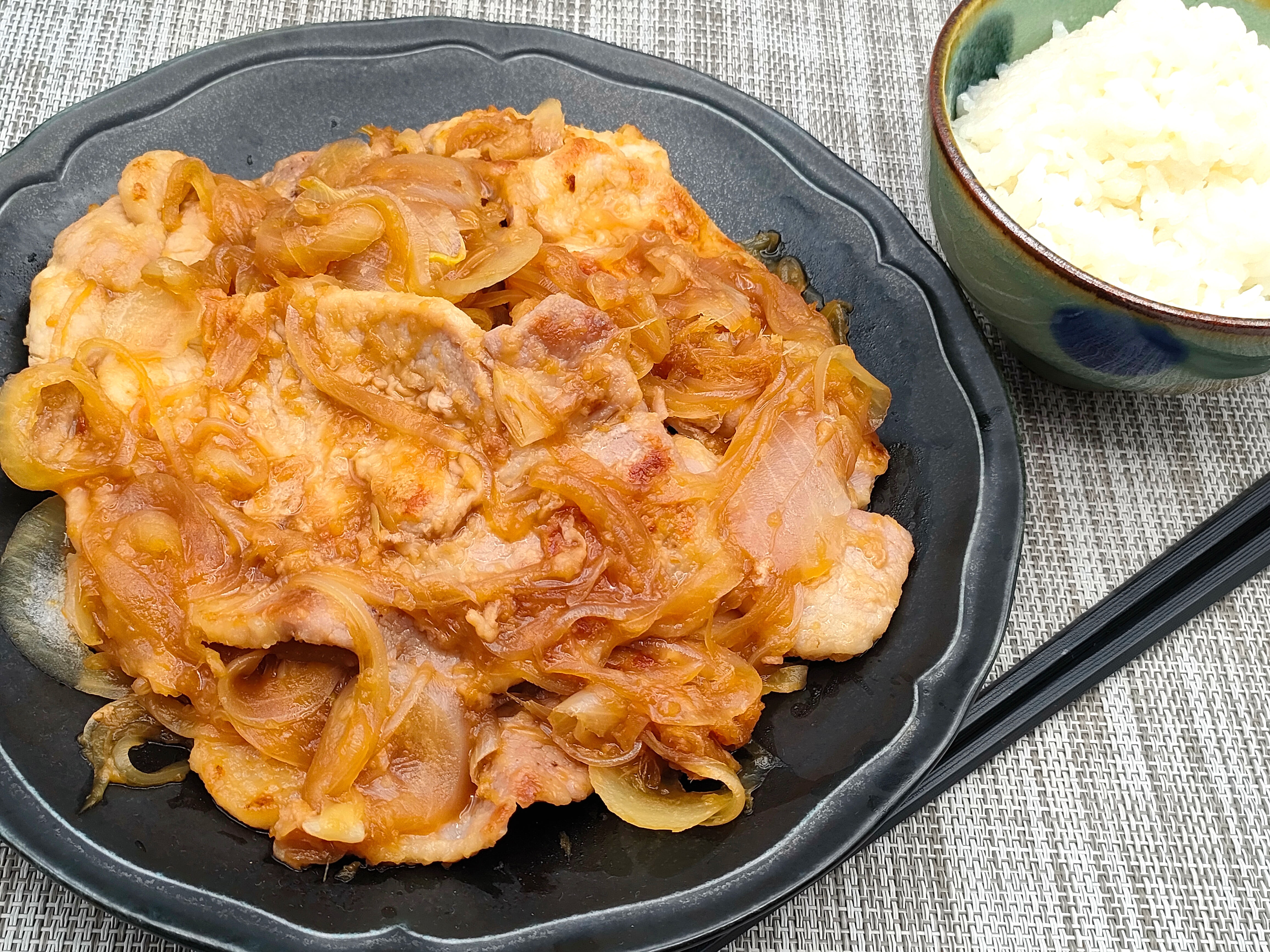 なぜタモリ流生姜焼きは冷めても柔らかい？肉を漬けない黄金比レシピを徹底解説