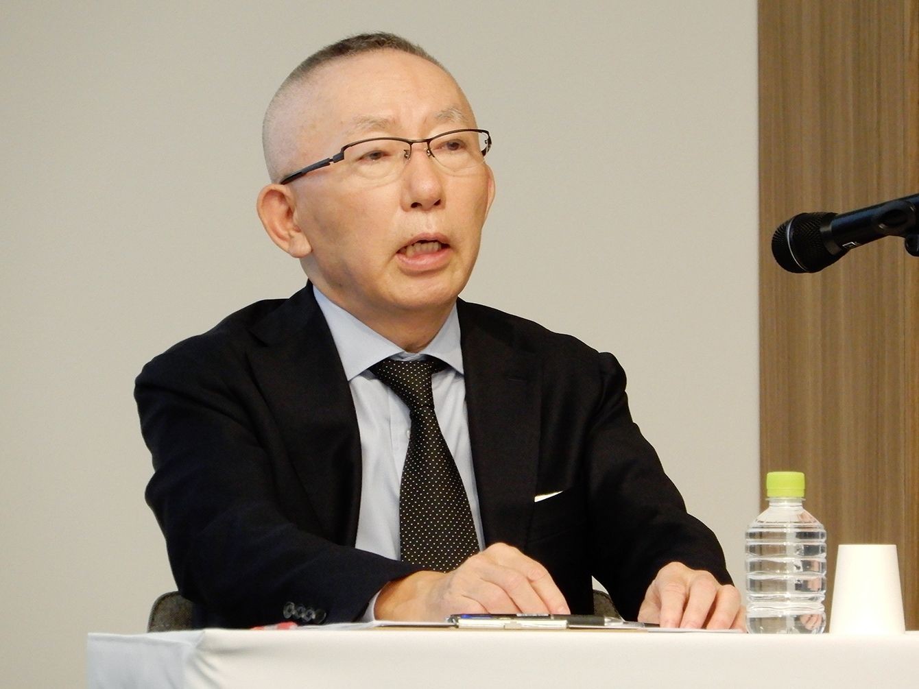 なぜ柳井正は電撃復帰した？ユニクロ歴代社長の交代劇と後継体制の真相