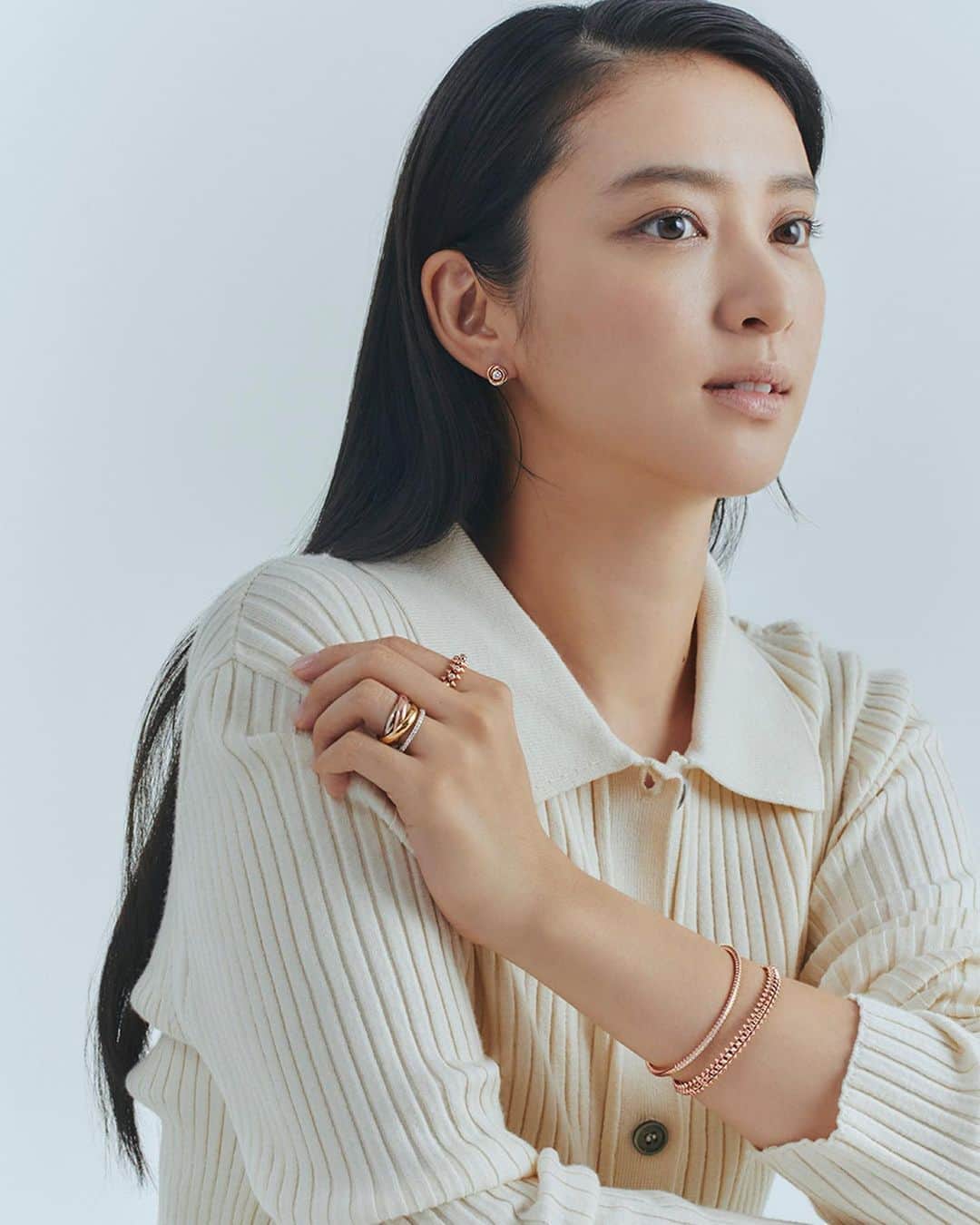 武井咲の最新髪型オーダー術！黒革ボブと美髪ロングの再現秘密