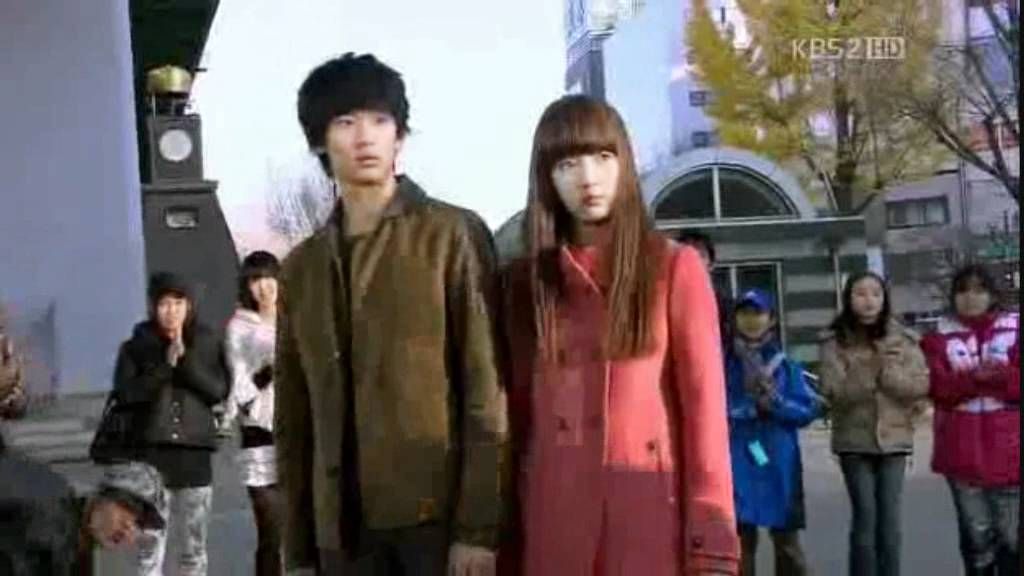 Hye Mi and Sam Dong Dance