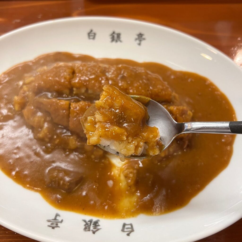 大阪・本町「白銀亭」カレーの全貌！甘辛の極みと行列必至の理由