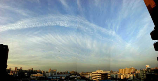 Snsでバズる「異様な空」の正体は？科学が明かす「地震雲」の噂と真実【2026年最新解説】