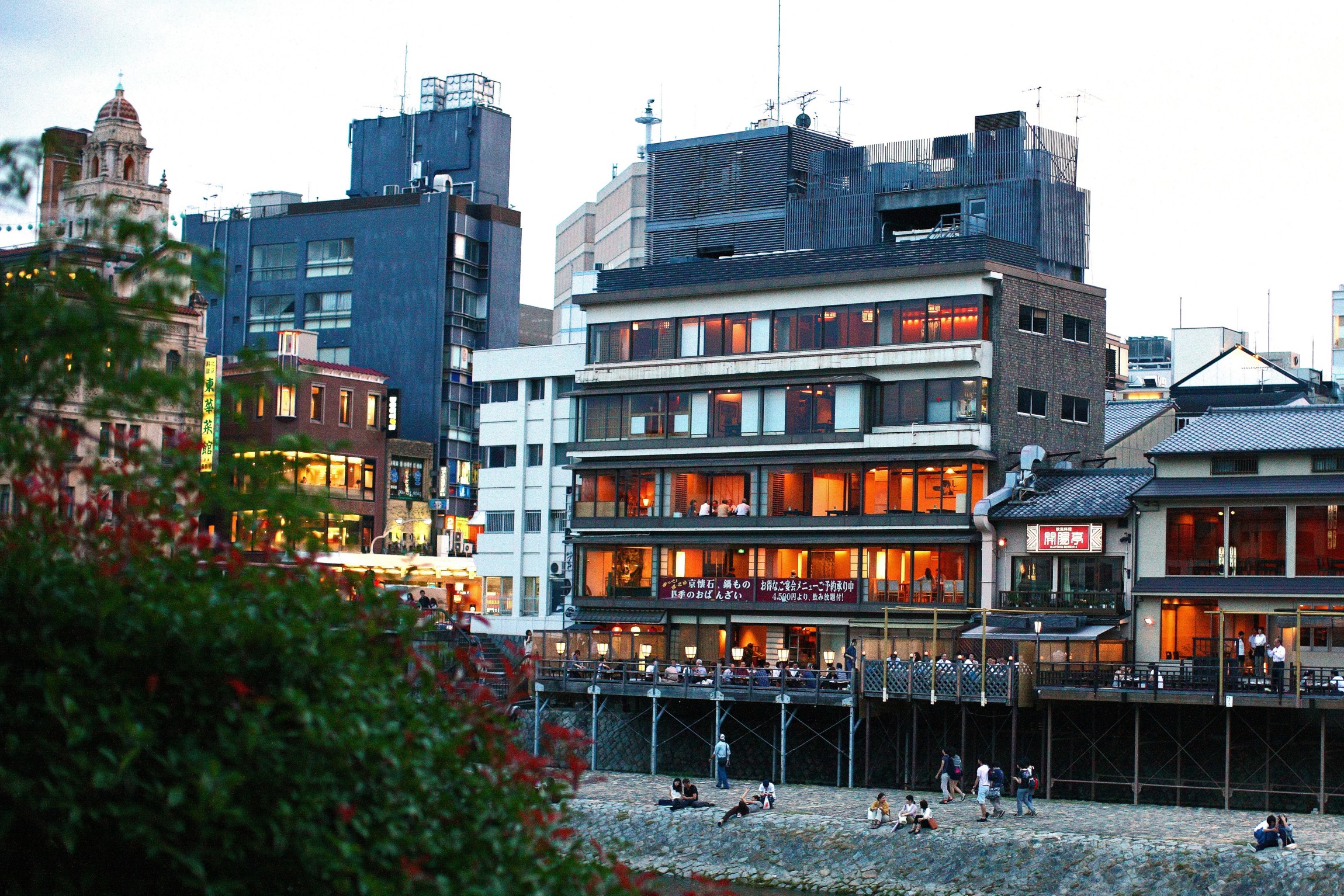先斗町いづもやの現在は？四条大橋の名店閉店の真相と建物の行方を追う