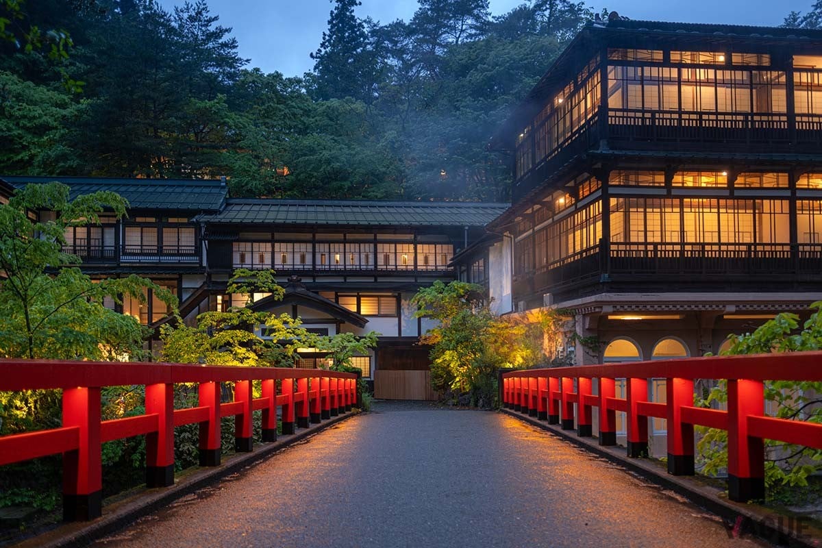 千と千尋のモデル宿？四万温泉「積善館」の真相と見どころ徹底解説