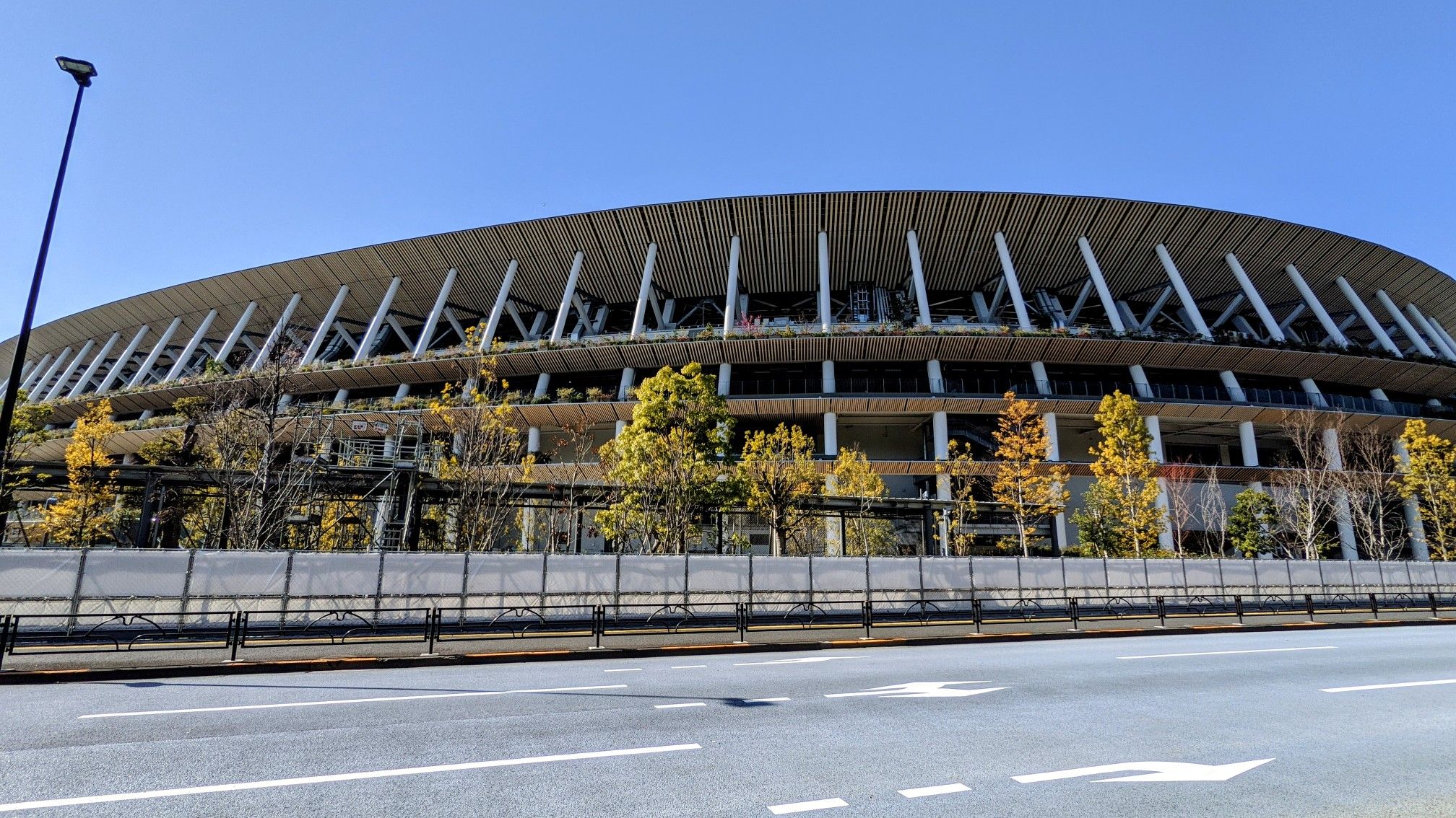 国立競技場はなぜ隈研吾案に？木材劣化の真相と2026年の現在地