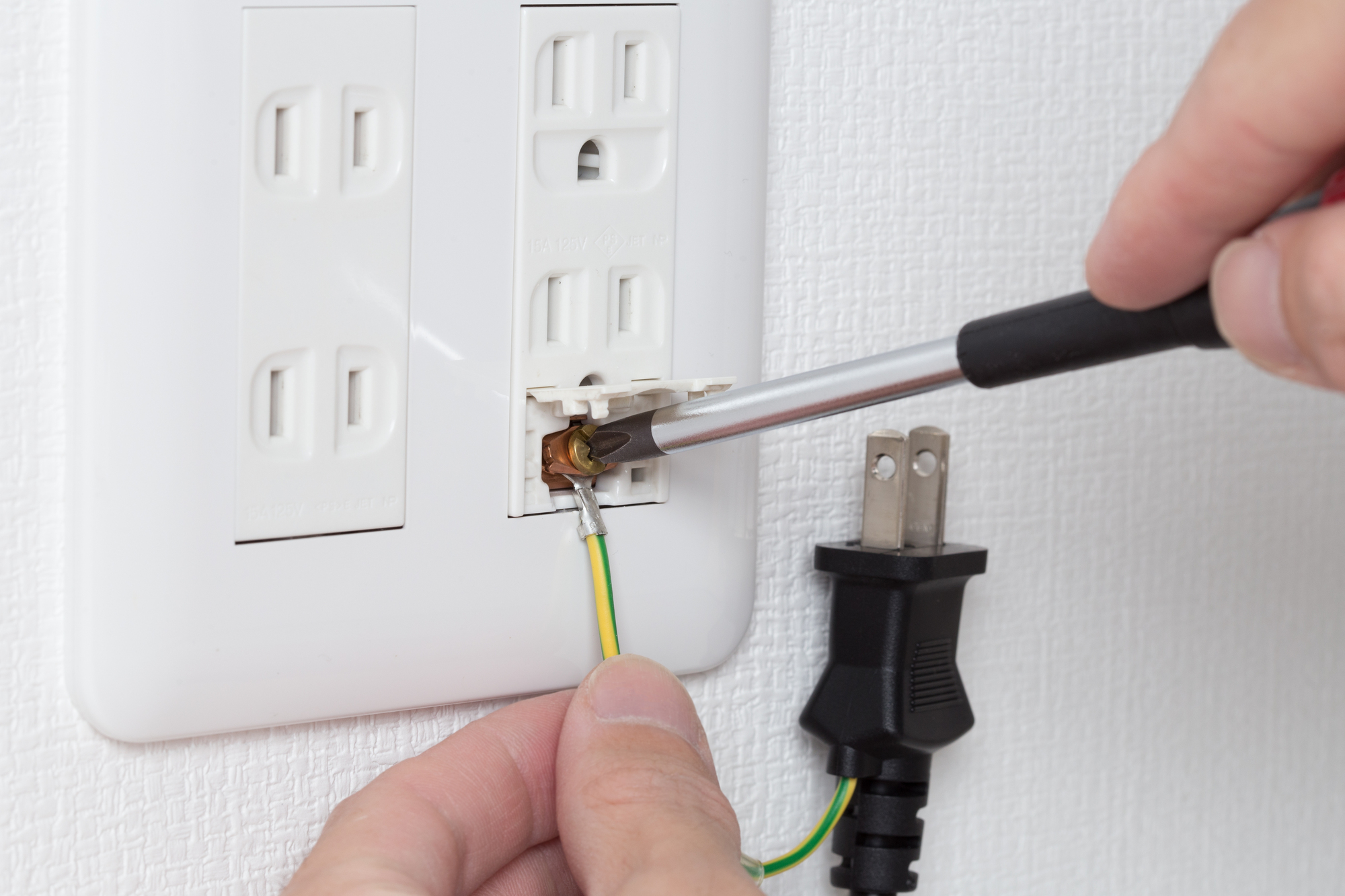 電子レンジのアースつけない危険性と真相｜賃貸での必須対策2026