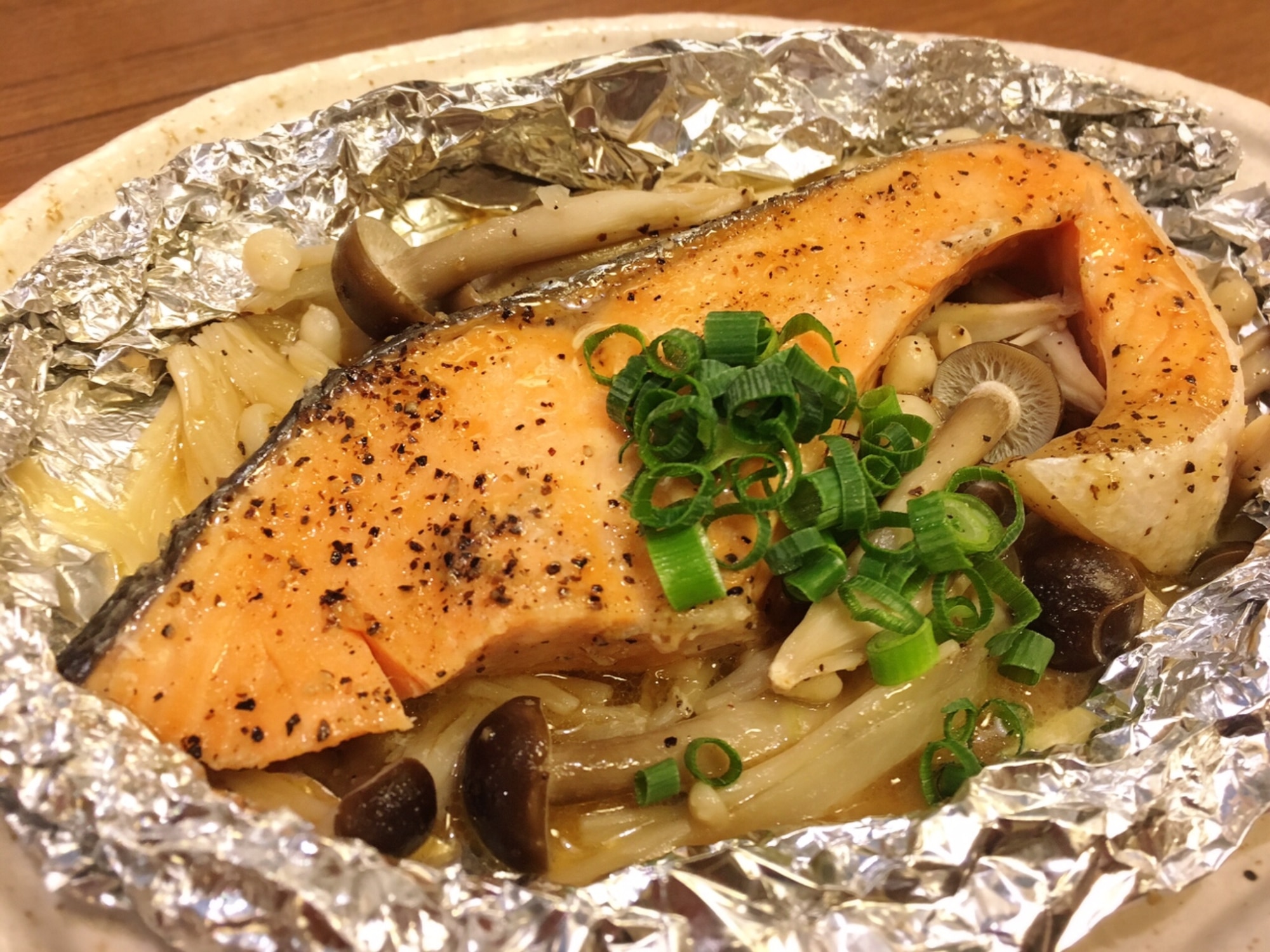 鮭のホイル焼きはフライパンで！失敗しない焼き時間と水の黄金比を徹底解説