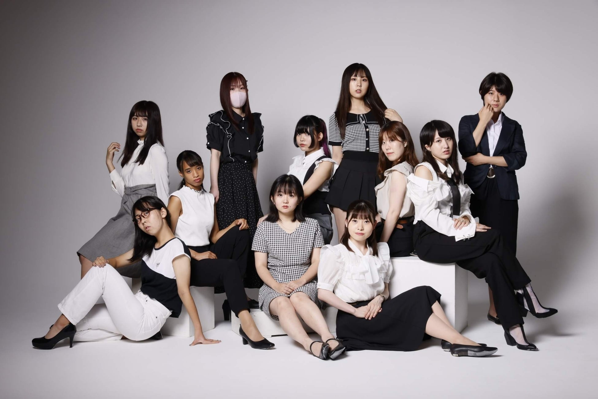 Ol発「副業アイドル」の光と影！リアルな月収事情と会社バレ防衛術