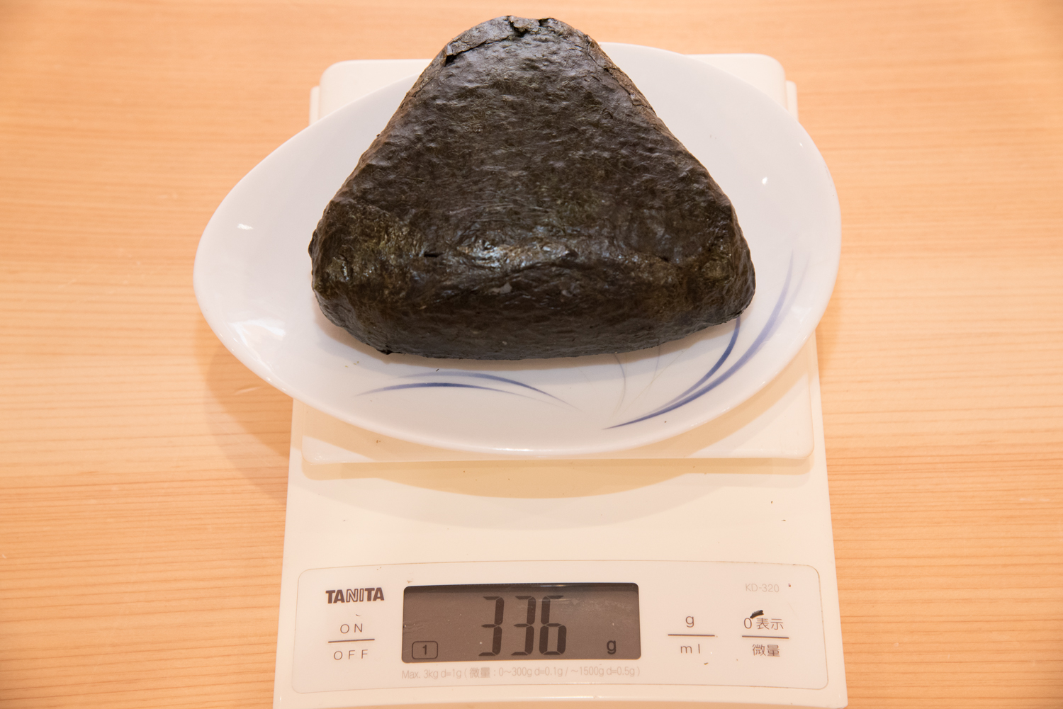 おにぎり1個は何グラム？コンビニと手作りの決定的な差と黄金比