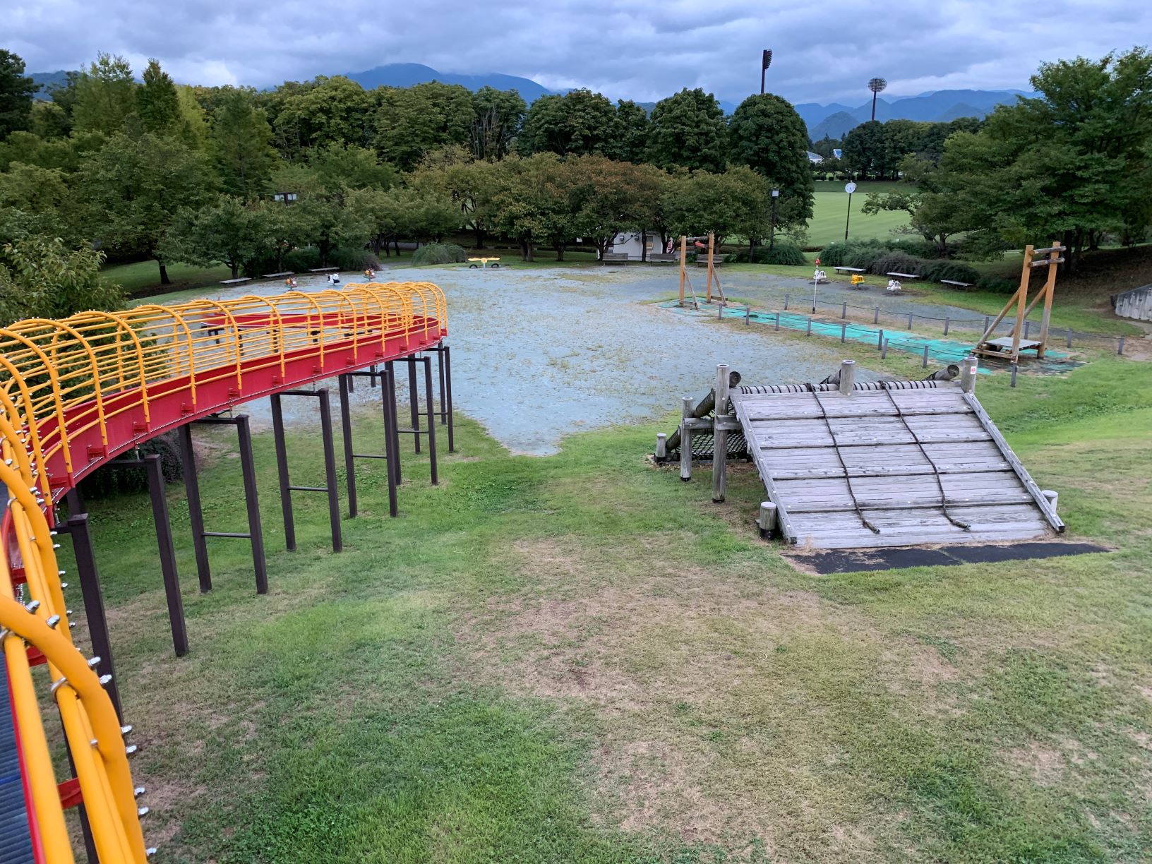 山形県総合運動公園完全攻略2026｜イチョウ並木・Ndスタ・大型遊具と駐車場裏ワザ