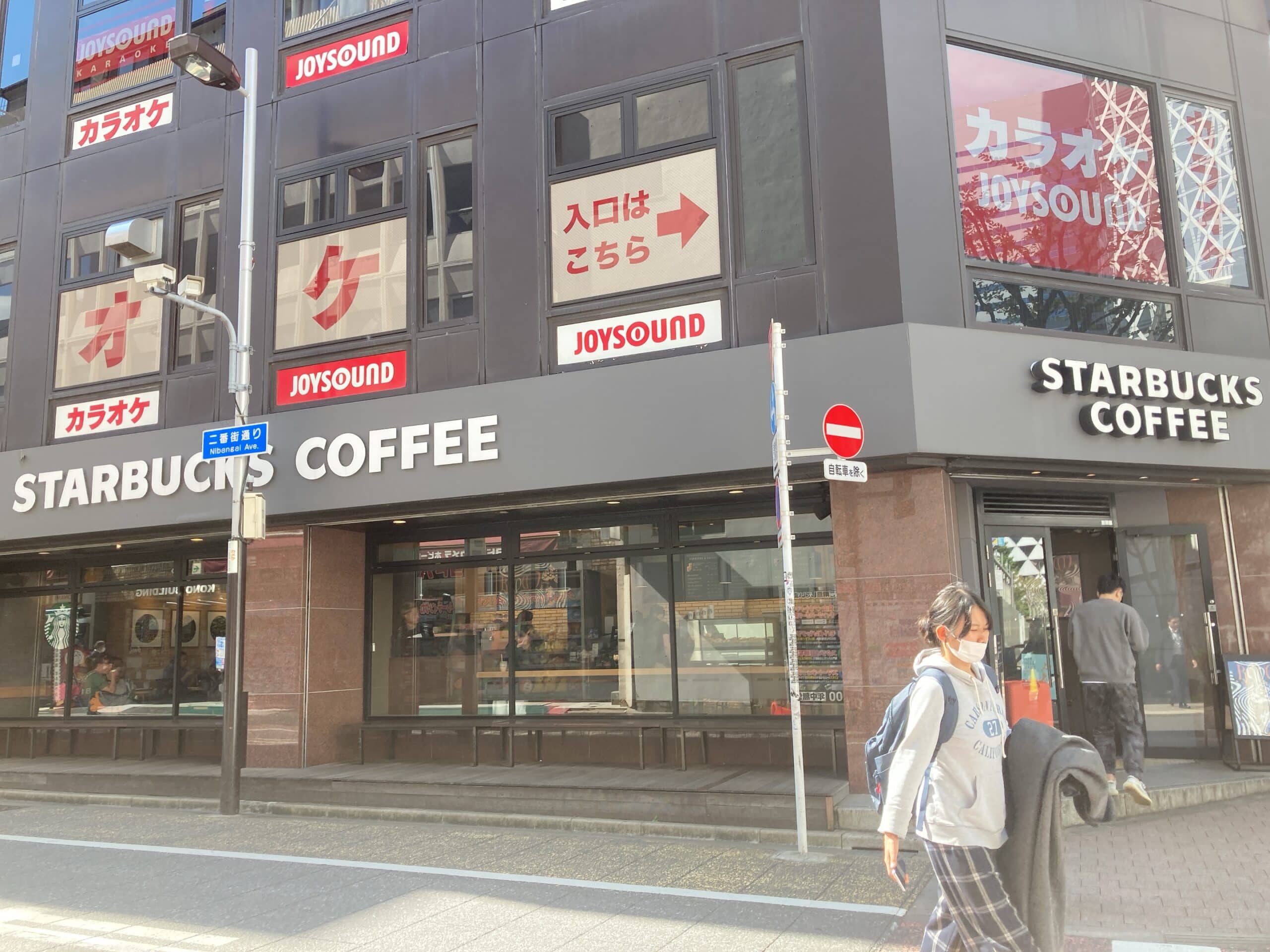 スターバックス新宿西口店の電源席と穴場時間を独自調査！完全まとめ