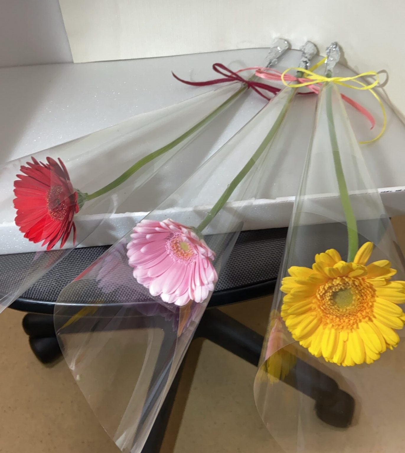 100均でプロ級に！一輪花束のおしゃれラッピング術と失敗しない保水のコツ