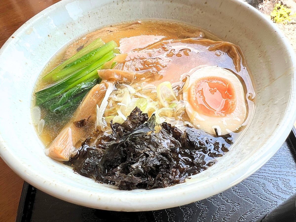行列必至の麺屋寿を徹底解剖！絶品メニューの魅力と混雑回避ガイド