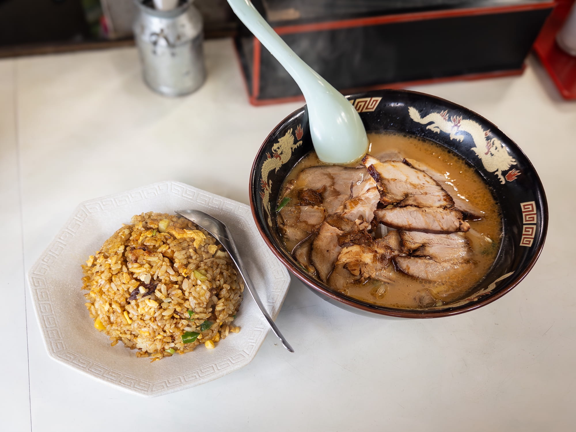 なぜ連日行列？話題の「ごきげんラーメン」人気の真相と混雑回避法を徹底解説