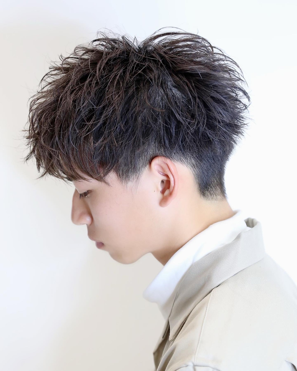 脱・定番の衝動。「隠す刈り上げ」から「魅せる立体美」へ——2026年、大人のショートヘアに起きてる静かな革命の全貌