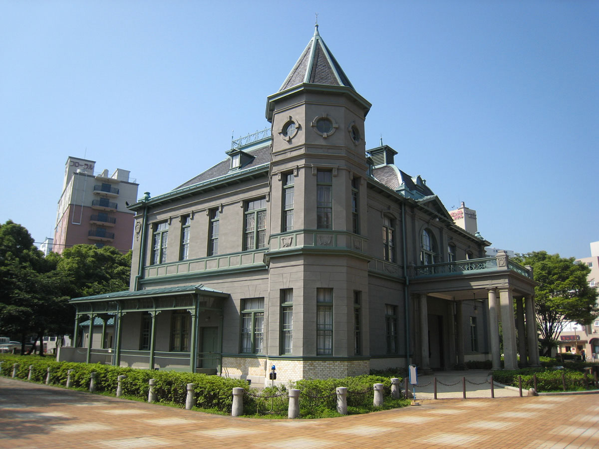 旧福岡県公会堂貴賓館の見どころ完全解説！レトロ衣装体験と優雅なカフェ