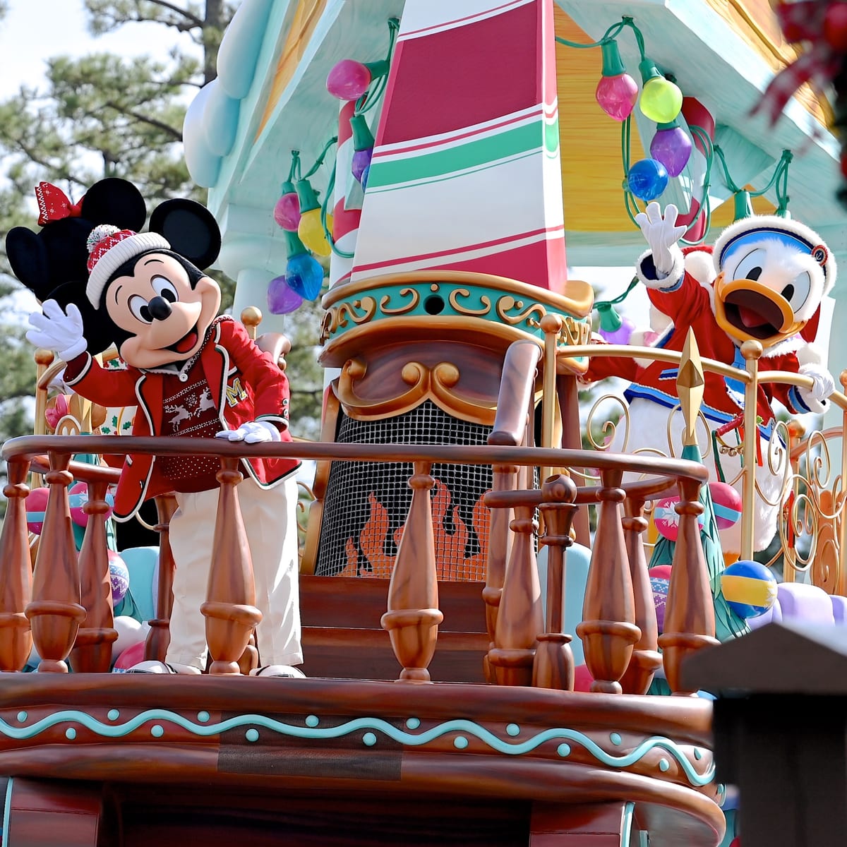 ディズニー巨大ツリーはいつまで？撤去日と点灯の裏側を徹底追跡