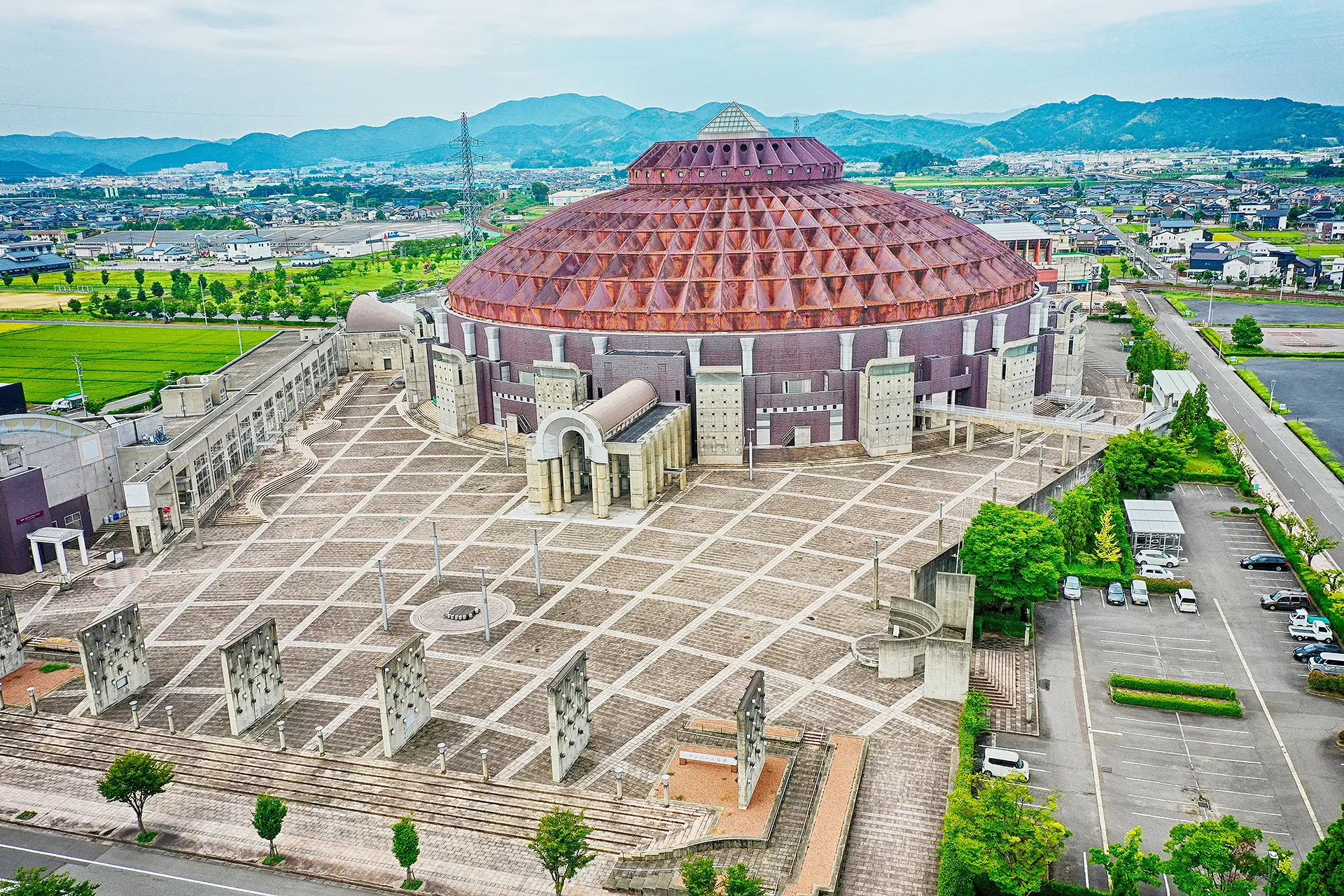 なぜサンドーム福井は神会場なのか？座席見え方と遠征攻略【2026】