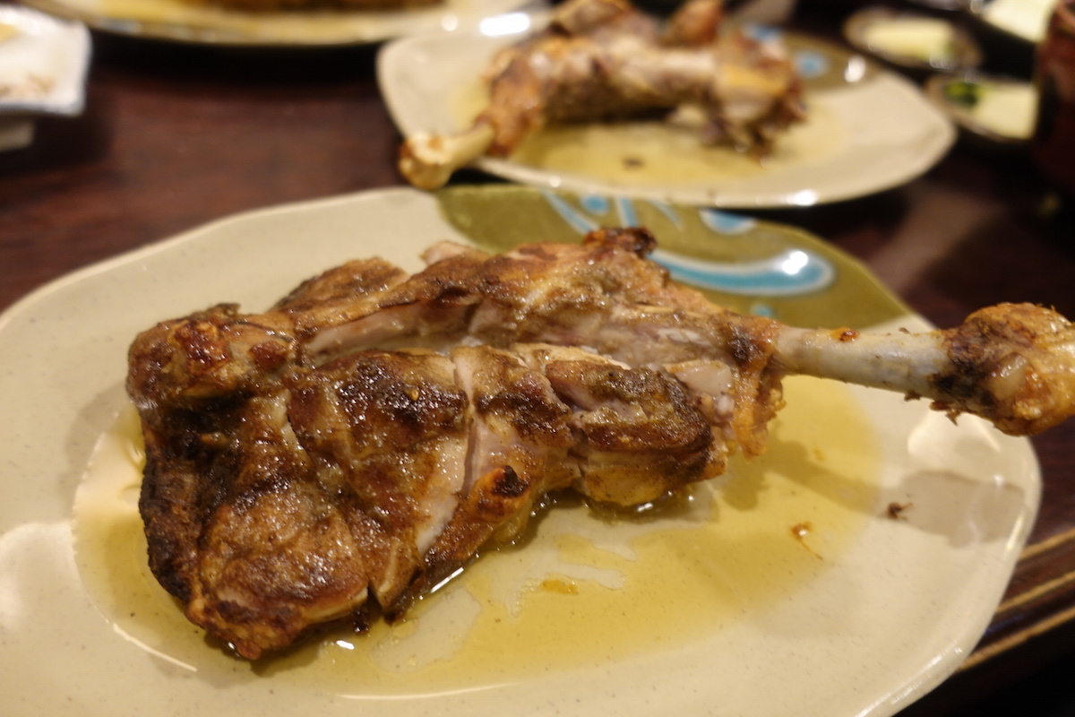 高松名物「寄鳥味鳥」の骨付鳥を徹底解剖！親・若の違いや混雑・予約術