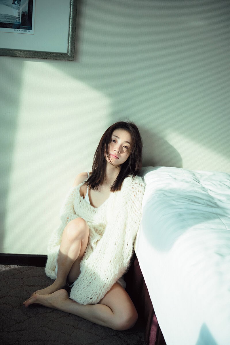 上戸彩写真集『Natural』再注目の理由｜10代の輝きと高騰の謎