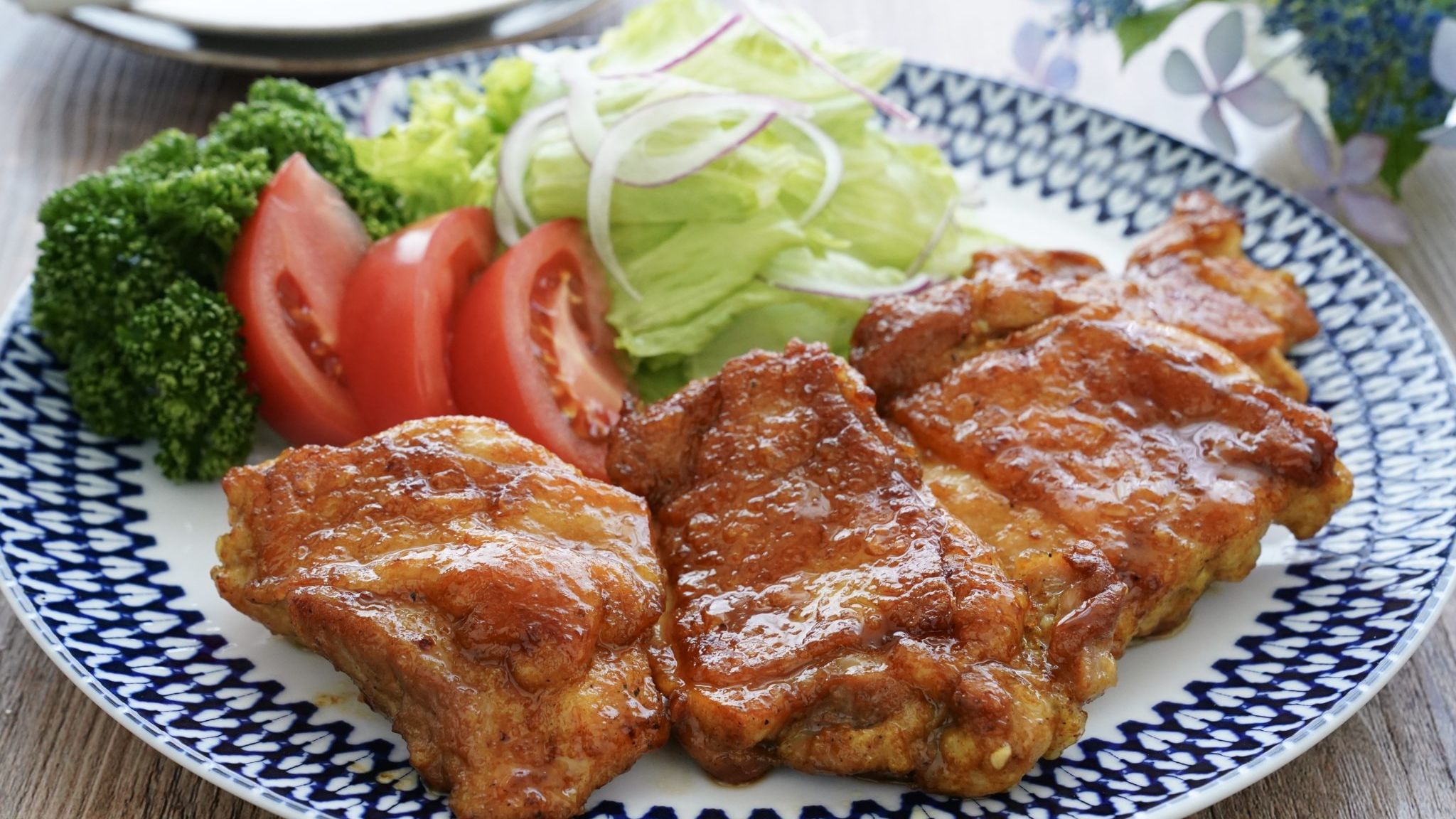 鶏肉とカレー粉でプロの味！パサつきを防ぐ黄金比と極上レシピ検証