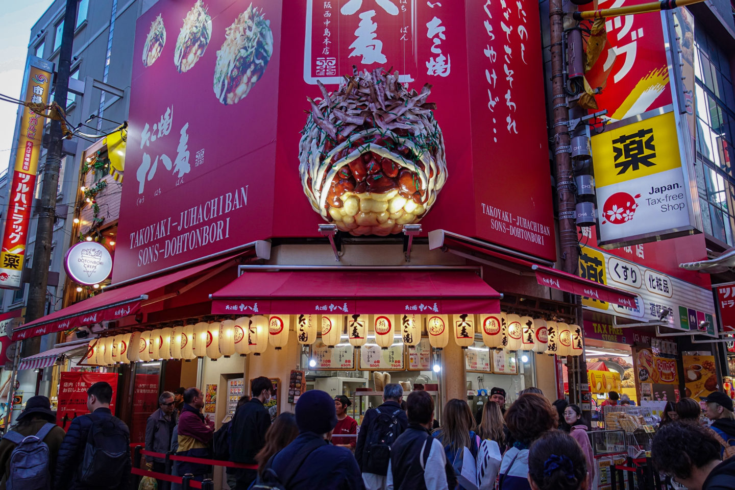 2026年・道頓堀たこ焼き狂騒曲：「十八番」が連日大行列を作る圧倒的理由と、食通を唸らせる極上食感の秘密